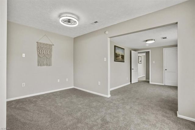 20 Freeman Dr, Poquoson, VA 23662