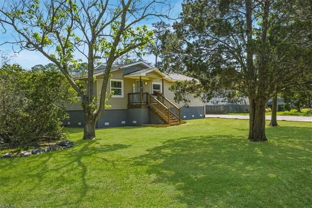 20 Freeman Dr, Poquoson, VA 23662