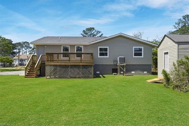 20 Freeman Dr, Poquoson, VA 23662