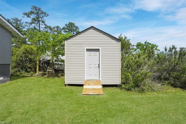 20 Freeman Dr, Poquoson, VA 23662