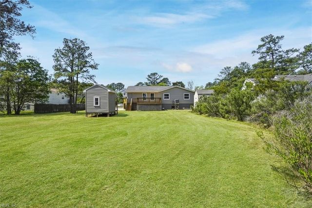 20 Freeman Dr, Poquoson, VA 23662