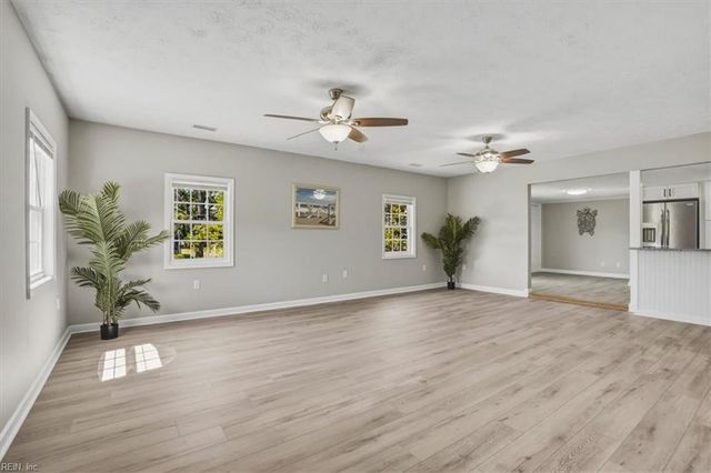 20 Freeman Dr, Poquoson, VA 23662