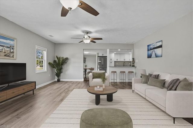 20 Freeman Dr, Poquoson, VA 23662