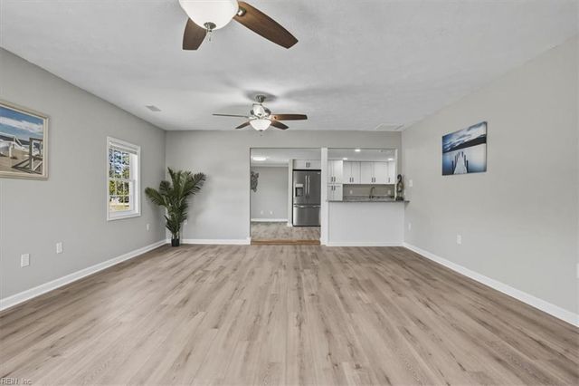 20 Freeman Dr, Poquoson, VA 23662