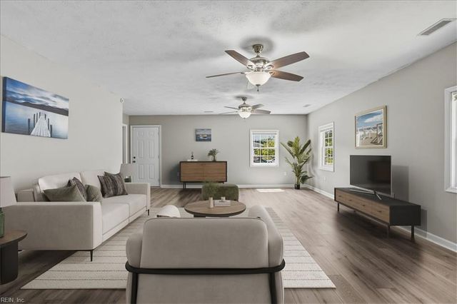 20 Freeman Dr, Poquoson, VA 23662