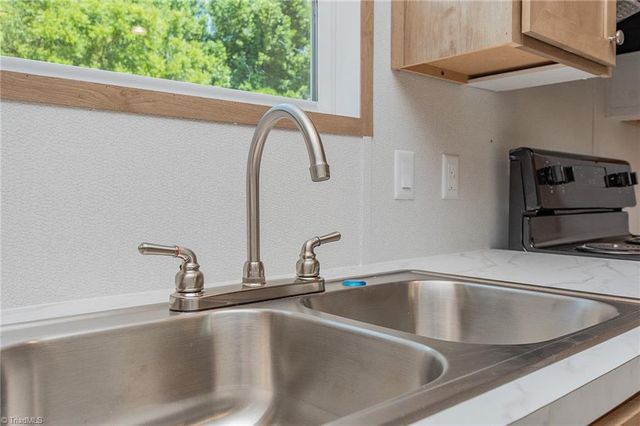 2064 Hatties Way, Hamptonville, NC 27020