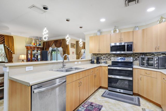 6024 Adriatic Way, West Palm Beach, FL 33413