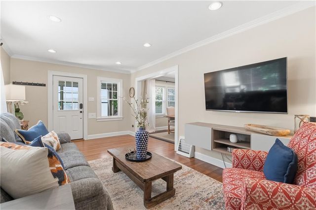 6008 Charlotte Street, Kansas City, MO 64110