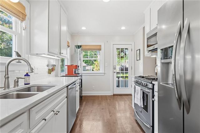 6008 Charlotte Street, Kansas City, MO 64110