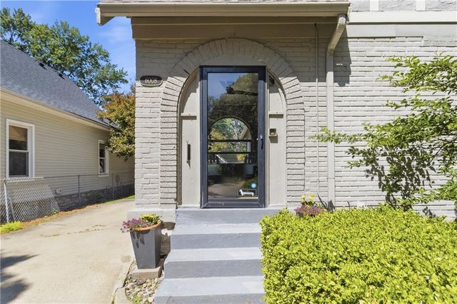 6008 Charlotte Street, Kansas City, MO 64110