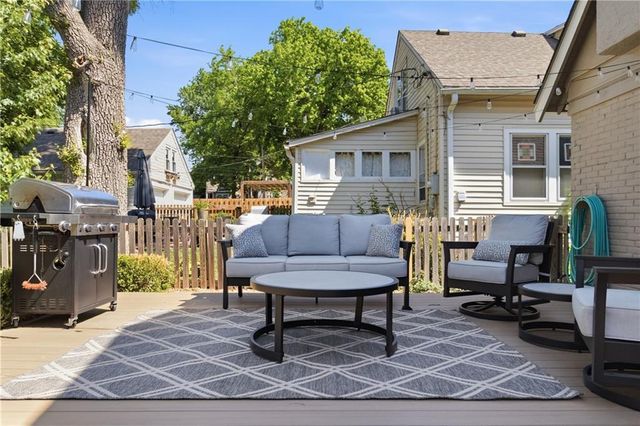 6008 Charlotte Street, Kansas City, MO 64110