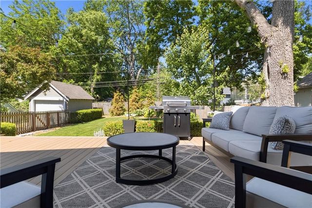 6008 Charlotte Street, Kansas City, MO 64110