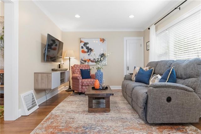 6008 Charlotte Street, Kansas City, MO 64110