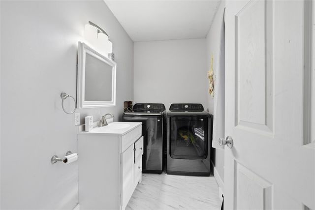 624 Line Ave, Ellwood City, PA 16117