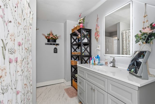 624 Line Ave, Ellwood City, PA 16117