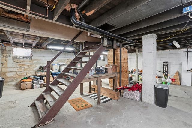 624 Line Ave, Ellwood City, PA 16117