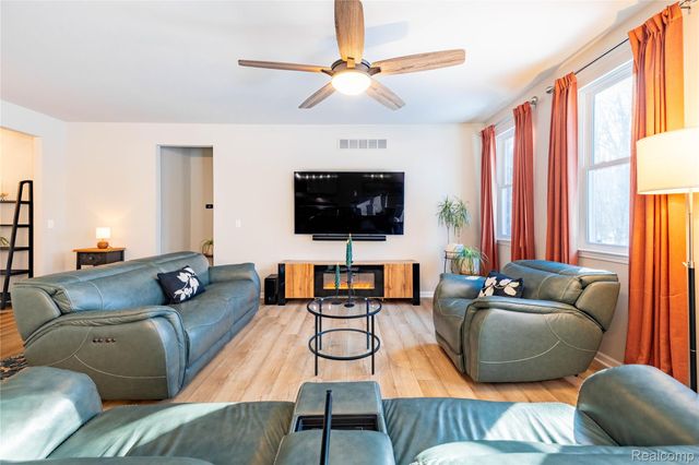 11516 Pheasant Circle, Taylor, MI 48180