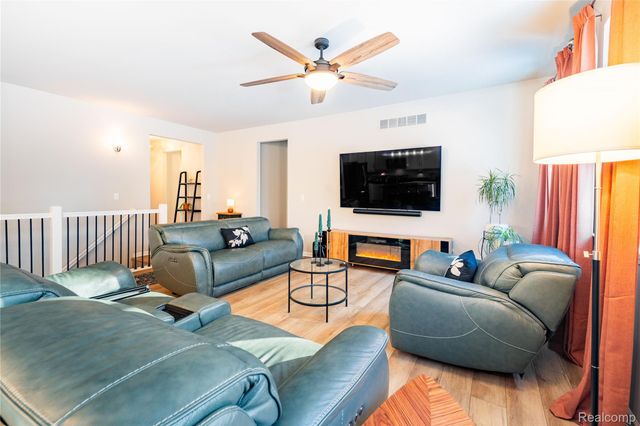 11516 Pheasant Circle, Taylor, MI 48180