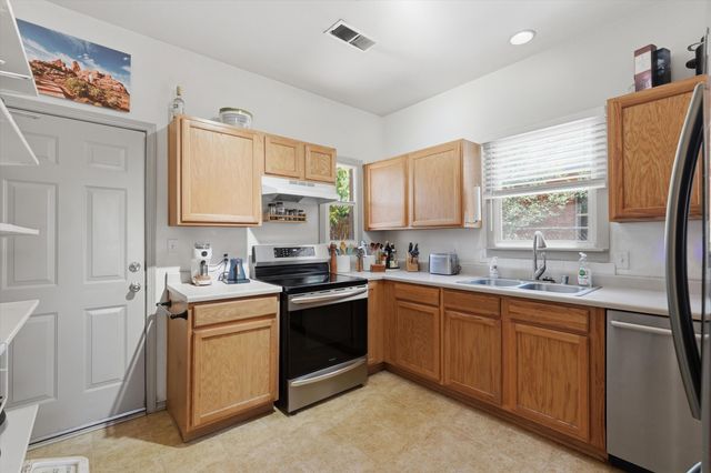 423 Placido Martinez Court NE, Albuquerque, NM 87102