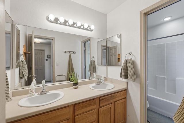 423 Placido Martinez Court NE, Albuquerque, NM 87102