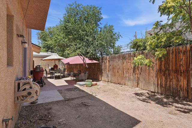 423 Placido Martinez Court NE, Albuquerque, NM 87102