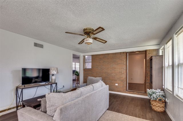 2002 Winthrop Street, Irving, TX 75061