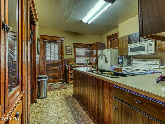 1873 N Ontario Street, Toledo, OH 43611
