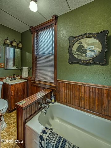 1873 N Ontario Street, Toledo, OH 43611