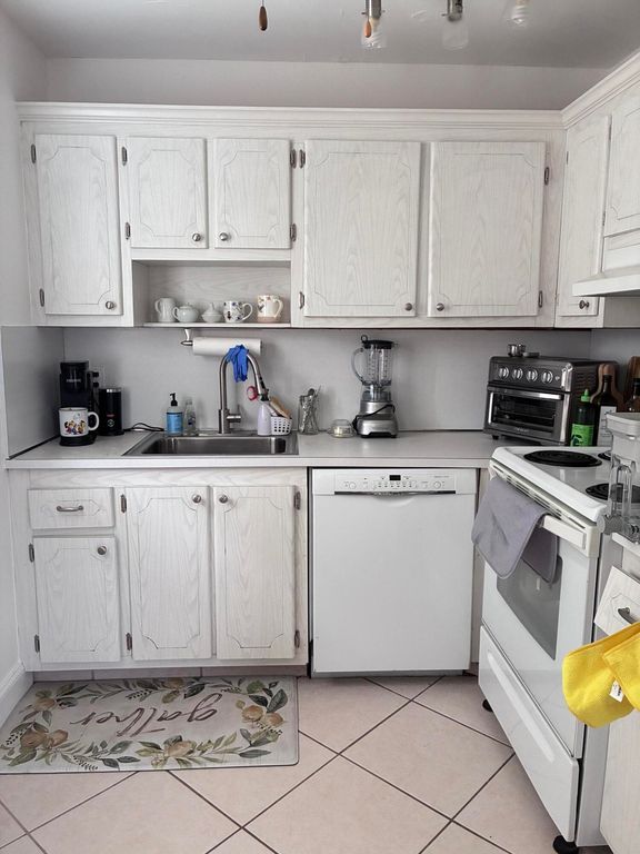 276 Brittany F, Delray Beach, FL 33446