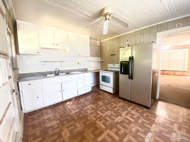 3008 W Lloyd St, Pensacola, FL 32505