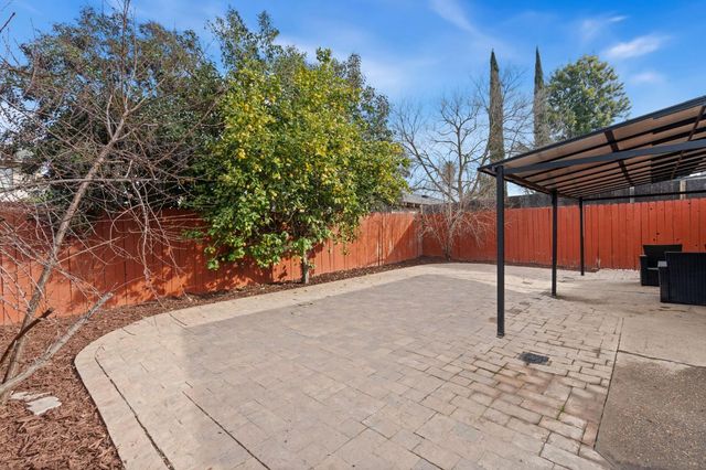 943 Rancho Roble Way, Sacramento, CA 95834