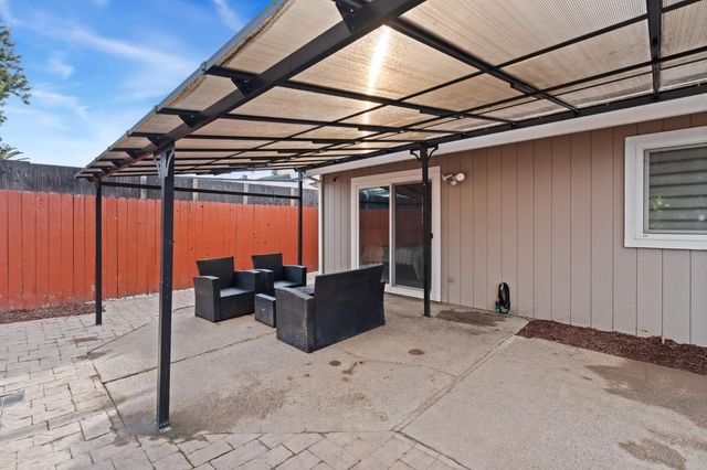 943 Rancho Roble Way, Sacramento, CA 95834