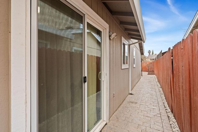 943 Rancho Roble Way, Sacramento, CA 95834