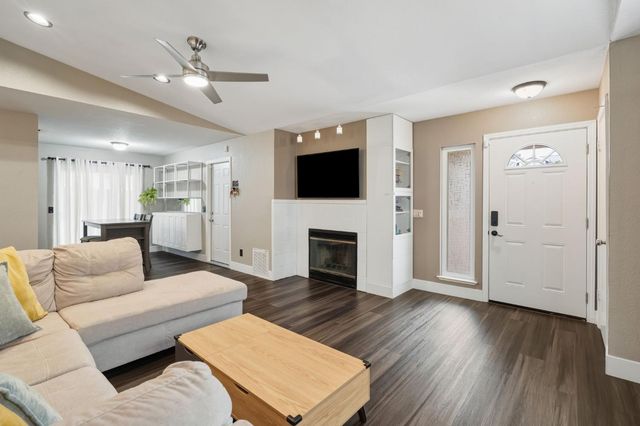 943 Rancho Roble Way, Sacramento, CA 95834