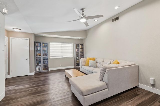 943 Rancho Roble Way, Sacramento, CA 95834