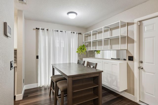 943 Rancho Roble Way, Sacramento, CA 95834