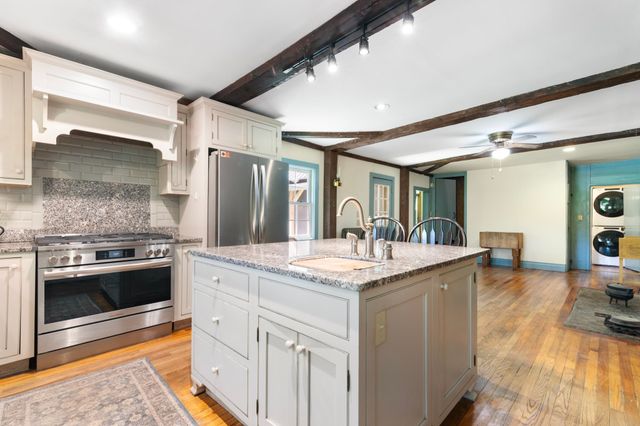85 Brown's Road, Newfane, VT 05345