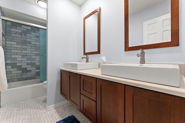 2007 Sherwood Drive, Valparaiso, IN 46385