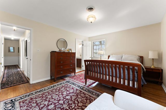 2007 Sherwood Drive, Valparaiso, IN 46385
