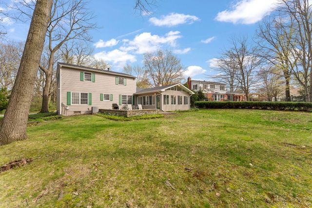 2007 Sherwood Drive, Valparaiso, IN 46385