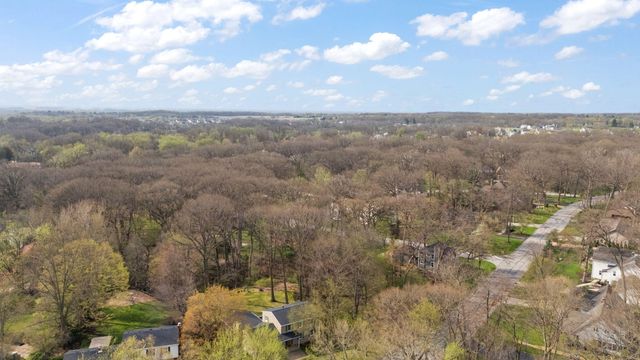 2007 Sherwood Drive, Valparaiso, IN 46385