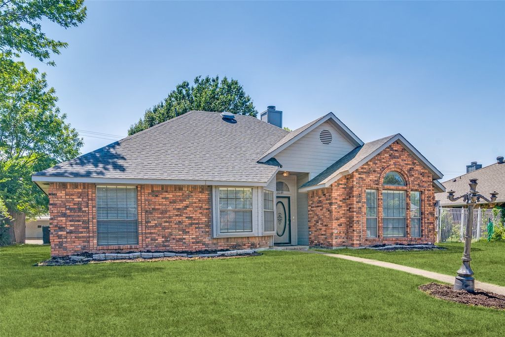 3809 Bond Street, Rowlett, TX 75088