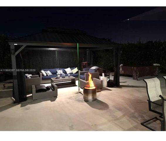 10752 SW 141st Ln, Miami, FL 33176