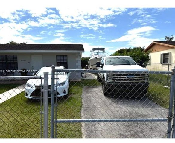 10752 SW 141st Ln, Miami, FL 33176