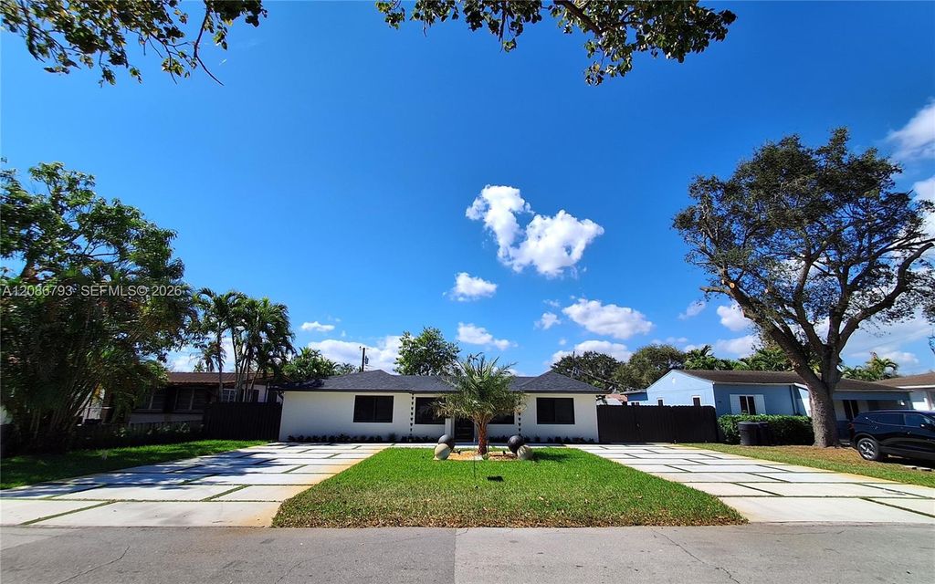 216 Shadow Way, Miami Springs, FL 33166