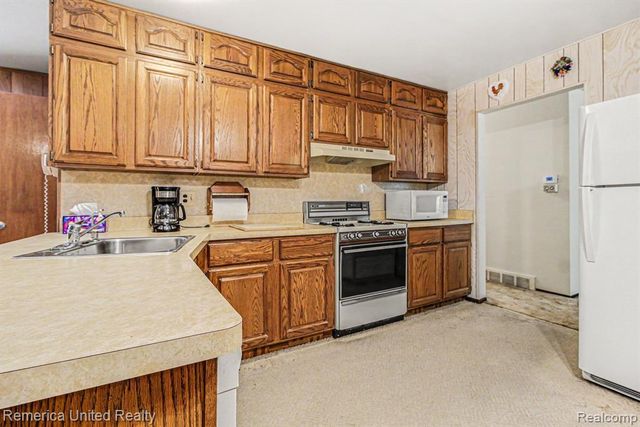9135 Manton Avenue, Plymouth, MI 48170