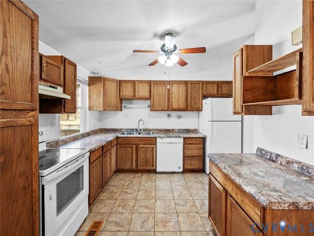 2318 Edenbrook Dr, Henrico, VA 23228