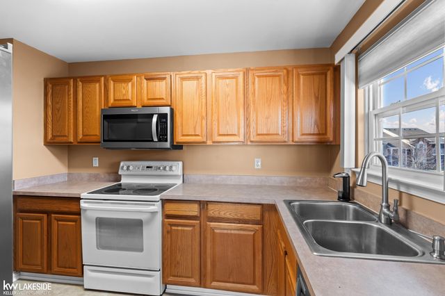 16431 Dominion Drive, Macomb, MI 48044