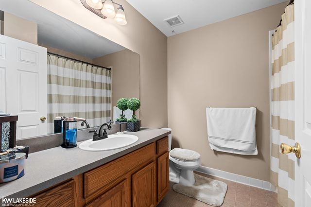 16431 Dominion Drive, Macomb, MI 48044