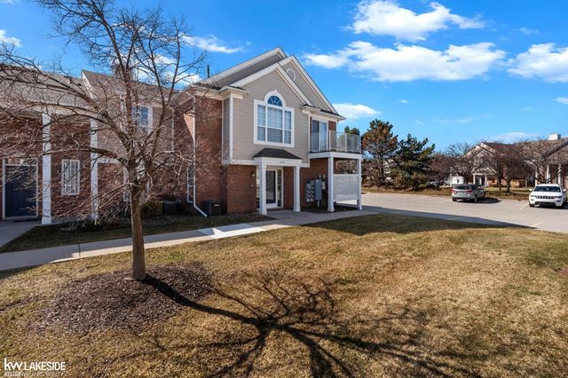 16431 Dominion Drive, Macomb, MI 48044